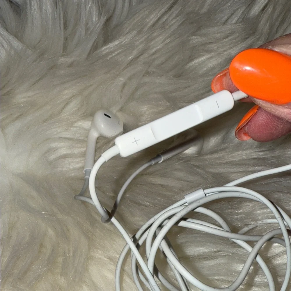 Apple EarPods Lightning Connector - Classic White